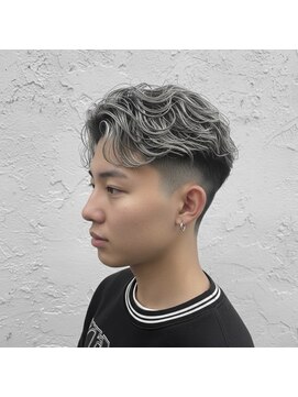 ウィスカーズ(Whiskers) ハイトーン×フェード