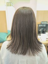 ウイバイファースト(u'i by first) チャコールベージュのミディアムスタイル