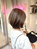 ロエ(loe)&nbsp;白髪を活かしたシアーベージュ×レイヤーボブ３０代４０代５０代