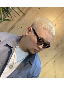 サップ 茨木店(Sup) 金髪坊主/フェードカット/ブリーチ/大阪／茨木/高槻/吹田/枚方