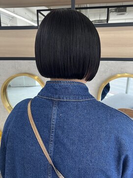 シー(thee) ぱつっとミニボブ