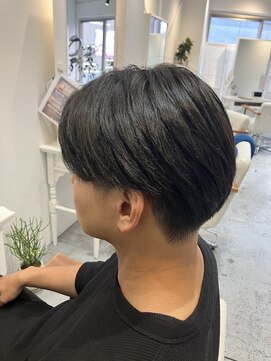 ヴィータ 田町(vi ta) ツーブロックセンターパート