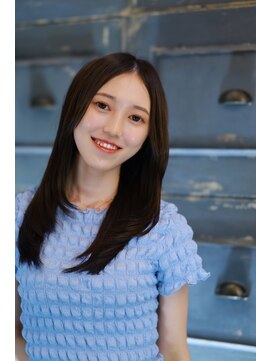 アンアタッシュ(UNE ATTACHE) Lunar radiance 　月明かりのようにアッシュ系でトーンダウン