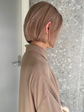 サンク 原宿 表参道(cinq) ハイトーンカラー外国人風ボブ切りっぱなし外ハネナチュラルボブ