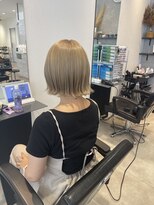 ホワイト(WHITE)&nbsp;ブリーチカラーカット