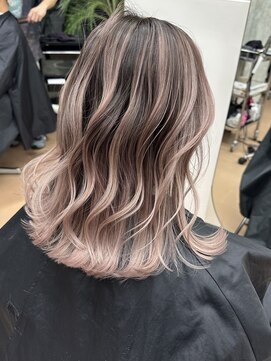 ヌエン 渋谷(NU/EN) ミディアムバタフライレイヤーカット/海外風ハイレイヤーカット