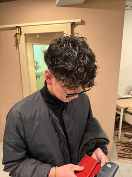 アット(at) スタイリングがラクなパーマ