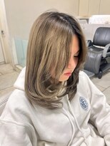 ヘアーアンドメイク ブリリアント(hair&make BRILLIANT)&nbsp;海外風かき上げ前髪レイヤースタイル