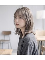 ヘアーエボリューション&nbsp;透け感グレージュの外ハネミディ