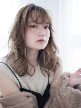 トッカ ヘアアンドトリートメント 難波店 無造作カール×カジュアルフェミニン