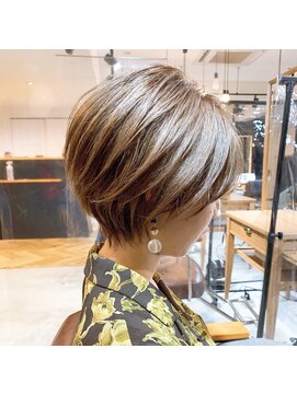 サードバイローラン(THiRD by ROULAND) 【THiRD浅野】フォギーベージュ耳かけショート