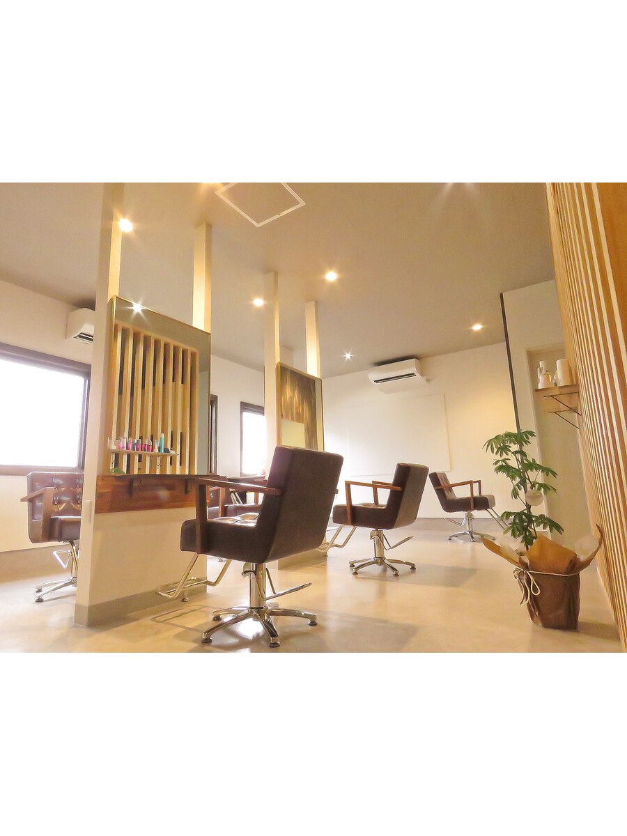 Roni hair 店内
