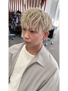 ヘアラボ シロ(Hair lab.Shiro) ホワイトベージュ、波打セット、ブリーチカラー、マッシュヘア