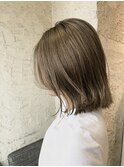 外ハネボブ/長め前髪/透明感カラー/ハイトーン/ベージュ系