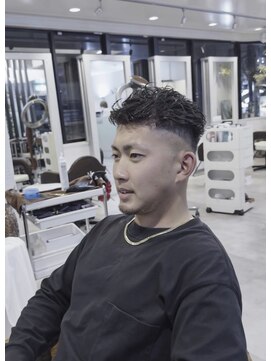 ルィーズ(Lui:z) ピンパーマ×フェードスタイル