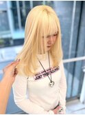 ブロンドヘア　ケアブリーチ　ハイトーン　ストレート　艶カラー