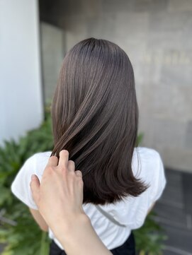 メゾン アヴァロ(Maison Avallo) #ツヤミディアムグレージュ