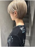 丸みショートボブミルクティーベージュ前髪なし小顔カット