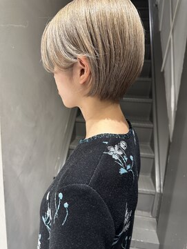 フェンヘアーアイス 中目黒(Fen.hair ici) 丸みショートボブミルクティーベージュ前髪なし小顔カット