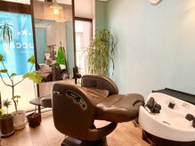 ルッカ(Lucca)の雰囲気(お席の移動がなく、フルフラットのシャンプー台でリラックス♪)