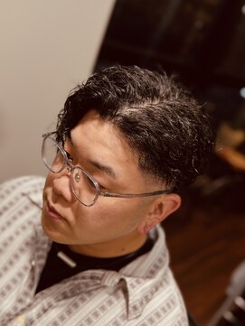 ジェイソンバーバー 2nd(JASON BARBER) 耳掛けかきあげガイルヘア