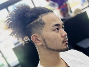 ルーツ(ROOTS)の写真/月1回、カットとシェービングまとめて施術で清潔感キープ♪男性目線のカッコいいを再現いたします！