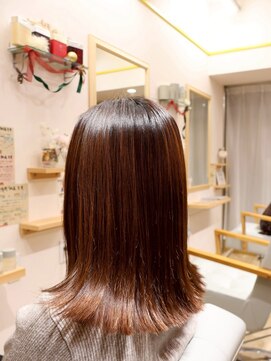 ワンアンドオンリー(One And Only) 抜け感切りっぱなし外ハネスタイル透明感カラーミディアムヘア