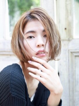 コム(com by neolive) センターパート大人ボブ