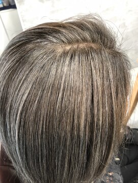 ロビン(ROBIN) 白髪活かしハイライト/白髪ぼかしハイライト_グレージュ納村