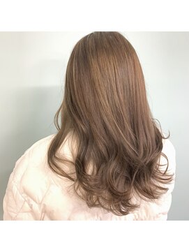 イン(in.) シアーベージュカラー