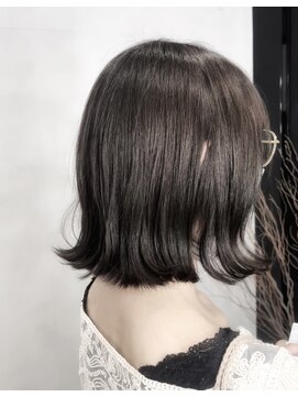 ウィクシー(wixy) ツヤ感　ダークグレージュ　【臼井】