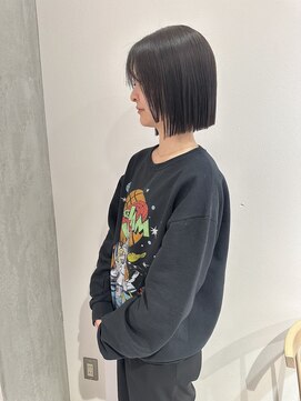 ヨーク(YOKE) YOKE 切りっぱなしボブ大人ボブぱつっとボブネイビーグレージュ