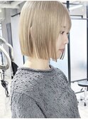ホワイトブロンドミルクティーホワイトグレージュショートボブ