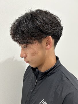 ヒュイル バイ ニアウ(Hwyl by Niau) ニュアンスパーマカットパーマシャドウパーマセンターパート