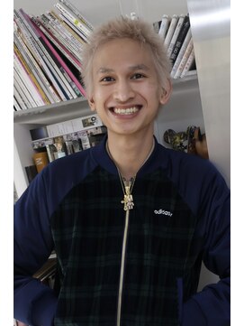 ポピンズ(poppins) ホワイトブロンド