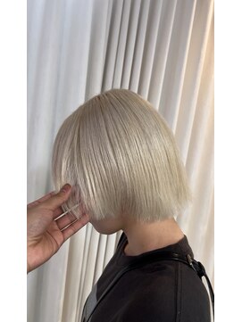 リア 布施店(Lia) ホワイトカラー