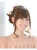 大きめの編み込みが大人カワイイパーティーアレンジスタイル♪