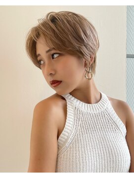 イヴォークトーキョーオーサカ(EVOKE TOKYO osaka) 丸み 抜け感 可愛い 韓国風 おしゃれ 大人 くびれショート