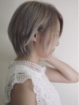 コーボ 柏(COVO) 【covo柏/小鴨俊彦】ハイトーンショートボブ