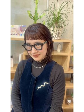 シア(sia) オン眉/くびレイヤー/カシスレッド/レッドブラウン/イメチェン