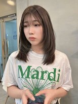 シーン(SCEN) カーキベージュ　レイヤーカット