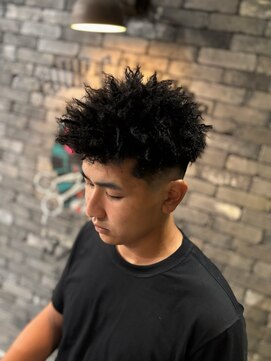 フォーコーナーズカットショップスリーセント 栄(FourCornersCutShop 3/cent) スパイキーアフロ