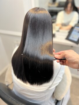 ウィステリア アネックス 銀座(WISTERIA ANNEX) 地下風カラー/ブルーブラック/ULTOWA/髪質改善/縮毛矯正/東銀座