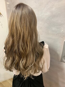 ロア 福岡天神本店(LORE) シルバーベージュ☆