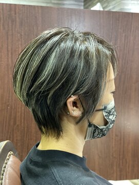 美容室 イルフェドゥ(Il fait doux) コントラストハイライトショートボブ