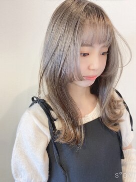 ヒロ クラシコ ヘアー(HILO CLASSICO hair) 色の変化も楽しめるシルバーベージュ