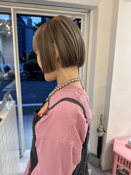 シイ(SIE) ホワイトベージュ＋ローライト