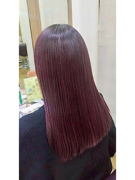 イタクラ 赤道店 (ITAKURA) ロングヘア／ワインレッドカラー／カシスカラー／ピンクレッド