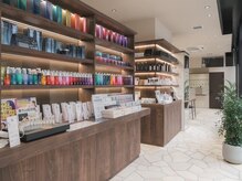 ジアン バイ ミルボン 西宮ガーデンズプラス(GIEN by milbon)の雰囲気（広々とした店内は癒しの空間/ジアン西宮/阪急西宮ガーデンズ）