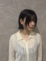 エン(en.)&nbsp;【小顔カット】顔まわりレイヤー×地毛風グレージュの外ハネボブ